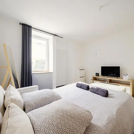 Apartment For 2 People - Air-conditioned - Train Station And Center *