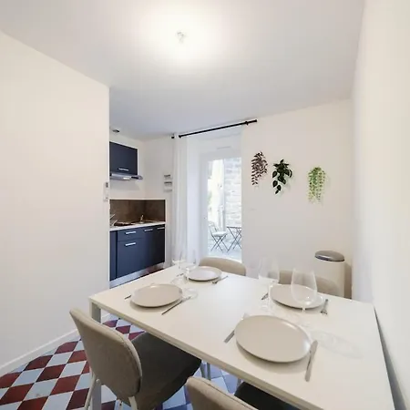 For 2 People - Air-conditioned - Train Station And Center Apartment