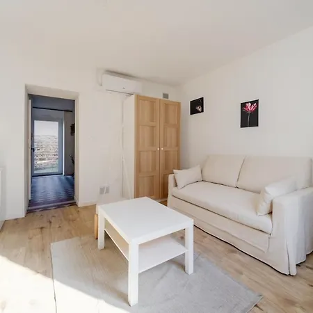 For 2 People - Air-conditioned - Train Station And Center Apartment