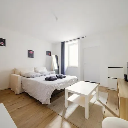 Apartment For 2 People - Air-conditioned - Train Station And Center
